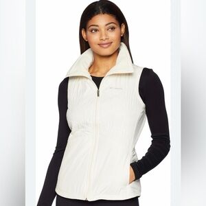 Columbia Women's Mix It Around II Cream Vest Size Medium.